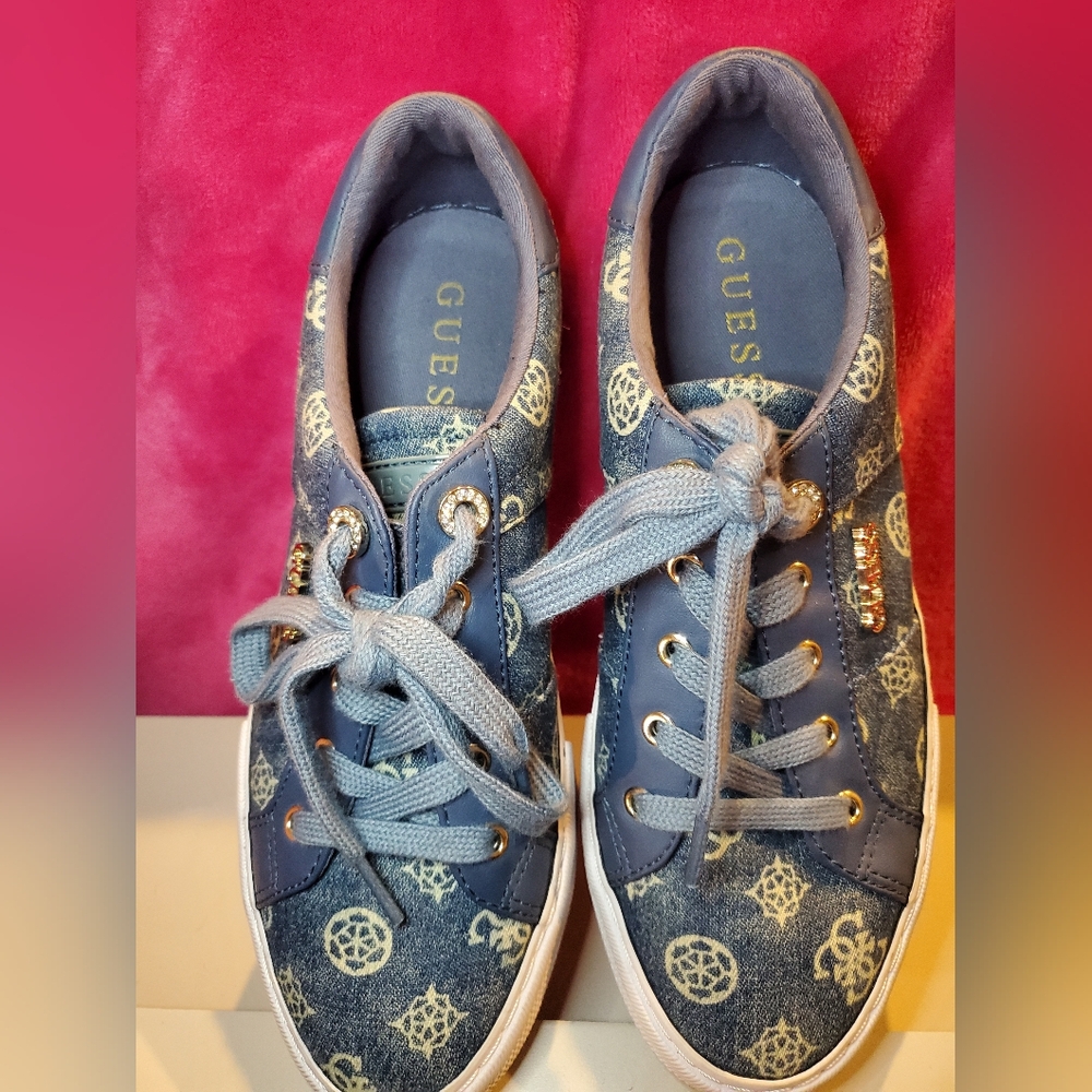 Size 8 Guess Shoes